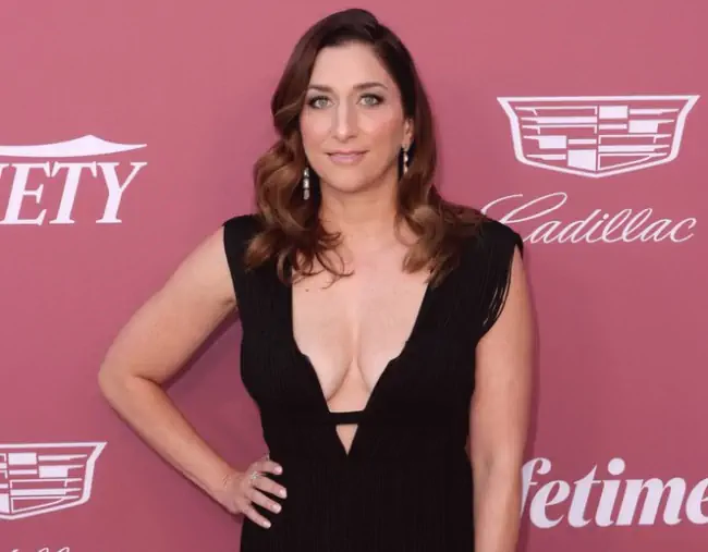 chelsea peretti big boobs