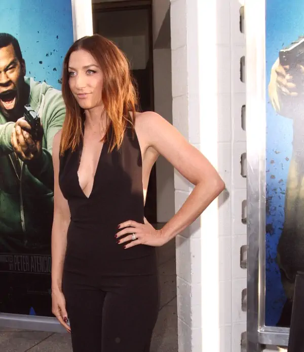 chelsea peretti sideboob