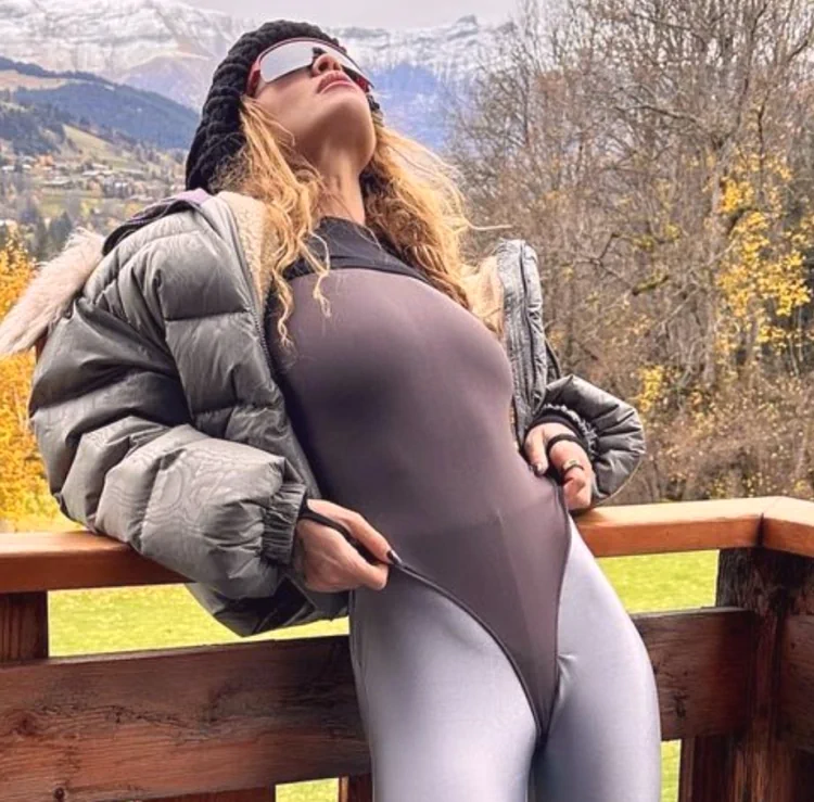 rita ora cameltoe