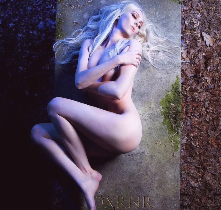 taylor momsen fully nude album death by rock and roll