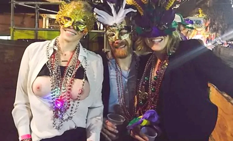 chelsea handler nude flashing tits at mardi gras