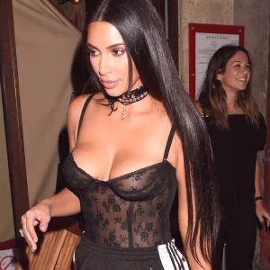 kim kardashian showing her sexy cleavage in public