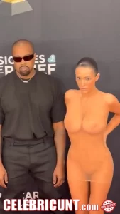 bianca censori showing her bare boobs and pussy at the 2025 grammys