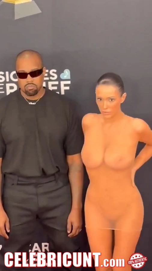 bianca censori showing her bare boobs and pussy at the 2025 grammys