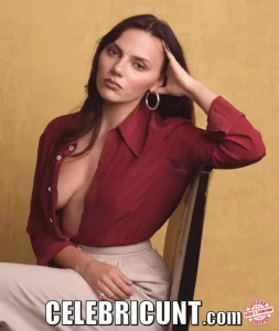 dafne keen big cleavage sideboob pose