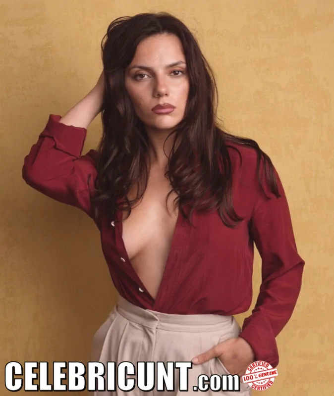 dafne keen showing big tits in open shirt