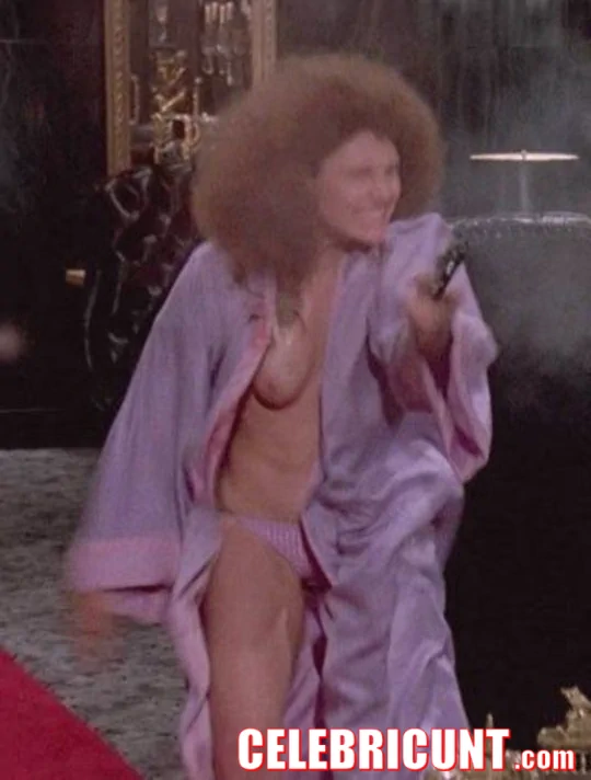 Mary Elizabeth Mastrantonio naked tits