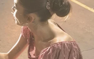 Ariana Grande Bare Boob Downblouse Nip Slip Ariana Grande Bare Boob Downblouse Nip Slip